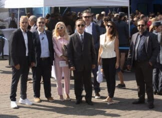 Η ΚΥΚΛΙΚΗ ΔΗΜΟΚΡΑΤΙΑ ΣΤΑ ΕΓΚΑΙΝΙΑ ΤΟΥ ΠΕΡΙΠΤΕΡΟΥ ΤΗΣ ΕΛΛΗΝΙΚΗΣ ΑΣΤΥΝΟΜΙΑΣ ΣΤΗΝ ΔΕΘ Άνθρωποι σε εκδήλωση για κυκλική δημοκρατία, πολιτική συζήτηση και ενεργή συμμετοχή.