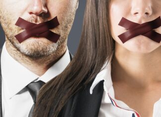 ΟΠΕΚΕΠΕ-GATE: Το Σκάνδαλο που Απειλεί τα Θεμέλια της Κυβέρνησης Μητσοτάκη! Ανθρώπινες εικόνες με μάσκες, διαμαρτυρία για τη δημοκρατία, πολιτική ελευθερία και δικαιώματα.