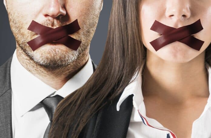 Αποχή από τη Δημοκρατία. Ανθρώπινες εικόνες με μάσκες, διαμαρτυρία για τη δημοκρατία, πολιτική ελευθερία και δικαιώματα.