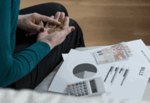 Η ΚΑΤΑΠΤΥΣΤΗ κοροϊδία των 250 ευρώ και η ΕΓΚΛΗΜΑΤΙΚΗ παραμέληση της 13ης Σύνταξης. Οικονομική διαχείριση και βιωσιμότητα στην Κυκλική Δημοκρατία. Συνεργασία και καινοτομία στην κοινωνία.