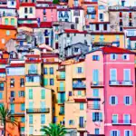 ΦΟΥΣΚΑ ΑΚΙΝΗΤΩΝ – Η ΚΥΒΕΡΝΗΣΗ ΤΗΣ ΑΝΕΠΑΡΚΕΙΑΣ ΧΑΝΕΙ ΕΚΑΤΟΜΜΥΡΙΑ ΕΣΟΔΑ! Ζωντανά πολυχρωματικά σπίτια στην ιταλική παραλία, Κυκλική Δημοκρατία, βιώσιμη ανάπτυξη.