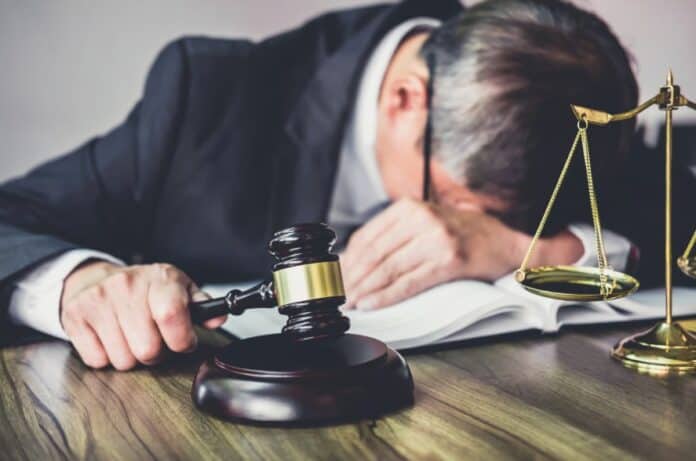 Ανικανότητα δικαστηρίου. Δικαστικός κλάδος και κρίση.