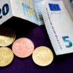 Ο Προϋπολογισμός του 2026 είναι Πλαίσιο Αδιεξόδου—Η Ακρίβεια Παραμένει το Μεγαλύτερο Πρόβλημα! Ευρωπαϊκά νομίσματα και ευρωπαϊκή ιδέα, κυκλική δημοκρατία, συμμετοχή και διαχείριση πόρων.