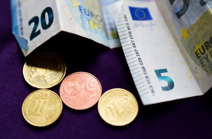 Ευρωπαϊκά νομίσματα και ευρωπαϊκή ιδέα, κυκλική δημοκρατία, συμμετοχή και διαχείριση πόρων.