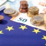 Η Ελλάδα των «ψίχουλων» και της τελευταίας θέσης – Ο κατήφορος της κυβέρνησης Μητσοτάκη Οικονομικά στοιχεία και ευρώ, εικόνα χρημάτων, Κυκλική Δημοκρατία.