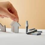 ΣΤΕΓΑΣΤΙΚΗ ΚΡΙΣΗ & ΔΗΜΟΓΡΑΦΙΚΗ ΒΟΜΒΑ: Η ΚΥΒΕΡΝΗΣΗ ΠΡΕΠΕΙ ΝΑ ΛΟΓΟΔΟΤΗΣΕΙ ΓΙΑ ΤΗ ΔΙΑΛΥΣΗ ΤΩΝ ΝΕΩΝ ΟΙΚΟΓΕΝΕΙΩΝ! Αναπαραγωγικό σύστημα κυκλικής δημοκρατίας με πούλμαν και σύμβολα οικολογικής βιωσιμότητας.