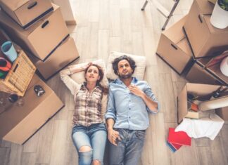 Η κυβερνητική “ανάπτυξη” είναι η φυλακή της δικής μας στέγης! Τέρμα στην κοροϊδία – Δικαίωμα στην κατοικία ΤΩΡΑ! Άνθρωποι ανακουφίζονται σε χώρο.