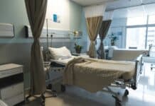 Τέρμα στο “θέατρο” της Κυβέρνησης – Η Υγεία των πολιτών δεν είναι επικοινωνιακό σποτ! Άρρωστος σε κλινική με σύγχρονο εξοπλισμό και φυσικό φως.