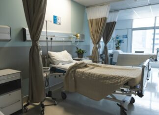 Τέρμα στο “θέατρο” της Κυβέρνησης – Η Υγεία των πολιτών δεν είναι επικοινωνιακό σποτ! Άρρωστος σε κλινική με σύγχρονο εξοπλισμό και φυσικό φως.