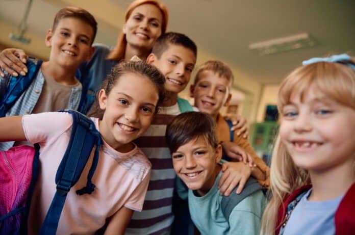 Άνθρωποι, σχολείο, μαθητές, διασκέδαση.