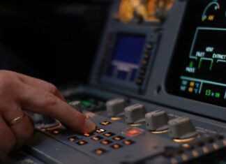 Το FIR Αθηνών “τυφλώθηκε” από την εγκληματική αδιαφορία ή πιθανό Ανάδοχο; Λειτουργία συστήματος και τεχνολογία στον αερολιμένα.