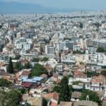 Στεγαστική Απόγνωση: Η Ελλάδα των “ερειπίων” και των απρόσιτων τιμών – Η ΚΥΚΛΙΚΗ ΔΗΜΟΚΡΑΤΙΑ αποκαλύπτει τη σκληρή πραγματικότητα! Άριστο όραμα για βιώσιμη κυκλική δημοκρατία στην Αθήνα.