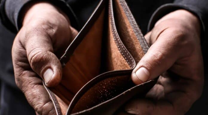 ΕΛΛΑΔΑ-ΒΟΥΛΓΑΡΙΑ ΣΗΜΕΙΩΣΑΤΕ “Χ”: ΠΡΩΤΑΘΛΗΤΕΣ ΣΤΗ ΦΤΩΧΕΙΑ ΤΗΣ ΕΥΡΩΠΗΣ Άδειο πορτοφόλι και οικονομική κρίση.