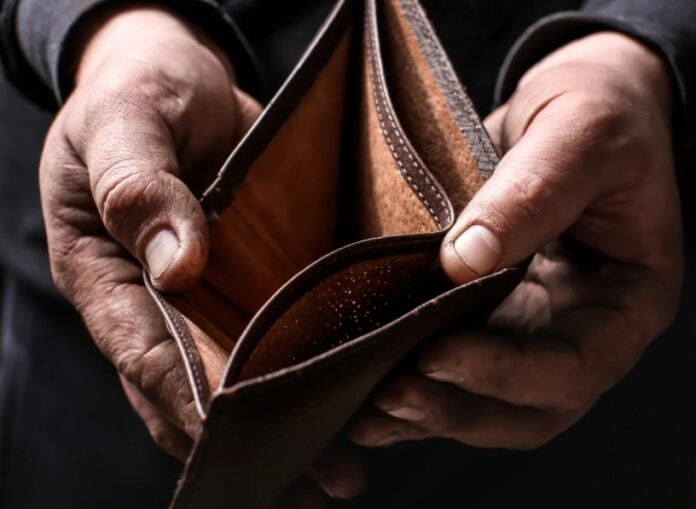 Άδειο πορτοφόλι και οικονομική κρίση.