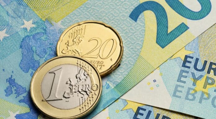 Η ΕΠΙΣΗΜΗ ΔΙΧΟΤΟΜΗΣΗ ΤΩΝ ΣΥΝΤΑΞΙΟΥΧΩΝ – ΧΑΣΜΑ ΑΔΙΚΙΑΣ 6.300 ΕΥΡΩ ΤΟ ΧΡΟΝΟ Αντίθεση οικονομικών συμφερόντων και κοινωνικής δικαιοσύνης.