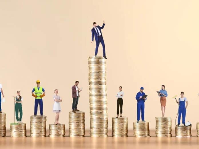 Ανθρώπινη αλυσίδα εργαζομένων πάνω σε νομίσματα, συμβολίζοντας την οικονομική ανισότητα και την ανάγ.