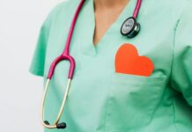 Η «ΚΥΚΛΙΚΗ ΔΗΜΟΚΡΑΤΙΑ» ΓΙΑ ΤΙΣ ΔΗΛΩΣΕΙΣ ΜΗΤΣΟΤΑΚΗ ΣΤΟΥΣ ΝΟΣΗΛΕΥΤΕΣ – ΤΑ ΧΕΙΡΟΚΡΟΤΗΜΑΤΑ ΔΕΝ ΠΛΗΡΩΝΟΥΝ ΤΟΥΣ ΛΟΓΑΡΙΑΣΜΟΥΣ