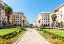 ΦΙΕΣΤΕΣ ΚΑΙ ΕΓΚΑΙΝΙΑ ΣΕ ΜΙΑ ΠΟΛΗ ΠΟΥ ΠΕΡΙΜΕΝΕΙ ΑΚΟΜΑ ΤΑ ΑΥΤΟΝΟΗΤΑ