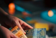 Η Απάτη της «Πατριωτικής Φορολογίας» την Ώρα που το Σαράκι του Πληθωρισμού Καταβροχθίζει το Εισόδημα των Πολιτών!